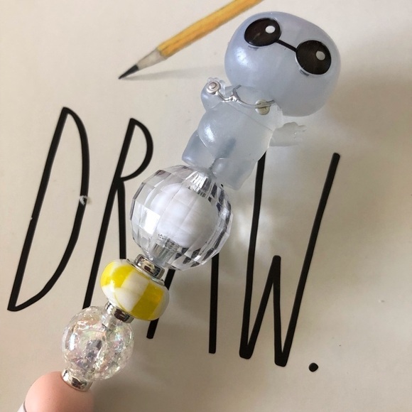 Disney Doorables: Big Hero 6: Baymax handmade beaded pen - Picture 1 of 3
